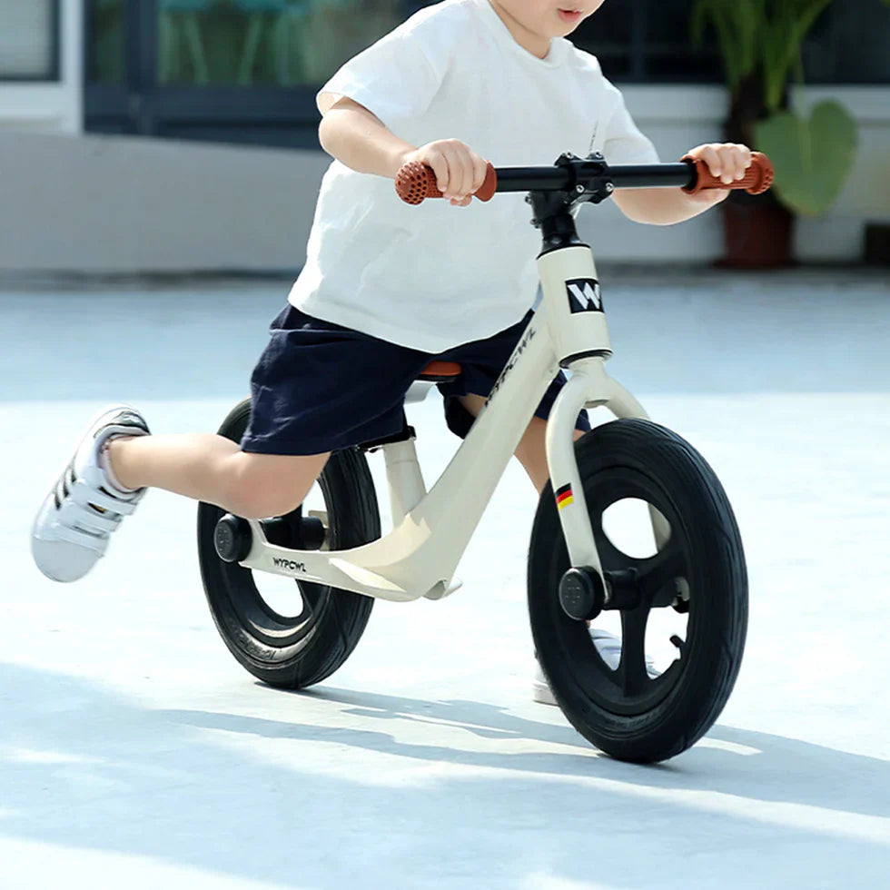 Livara Lightweight Magnesium Alloy Balance Bike - Ages 3+, Adjustable Seat, Smooth Bearings